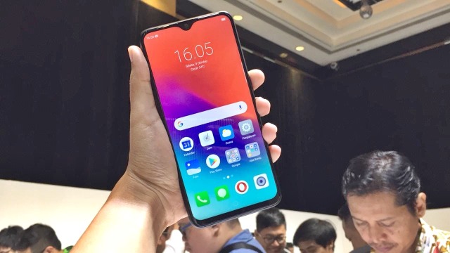 Smartphone Realme 2 Pro. (Foto: Astrid Rahadiani/kumparan)