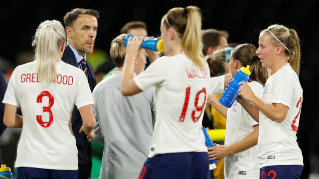 Timnas Wanita Inggris dalam pertandingan melawan Australia. (Foto: Reuters/John Sibley)