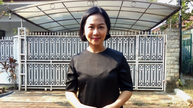 Artis senior, Ayu Dyah Pasha, ditemui di rumah duka Indro, di kawasan Kayu Putih, Jakarta Timur, Rabu (10/10/2018). (Foto: Mustika Sari/kumparan)