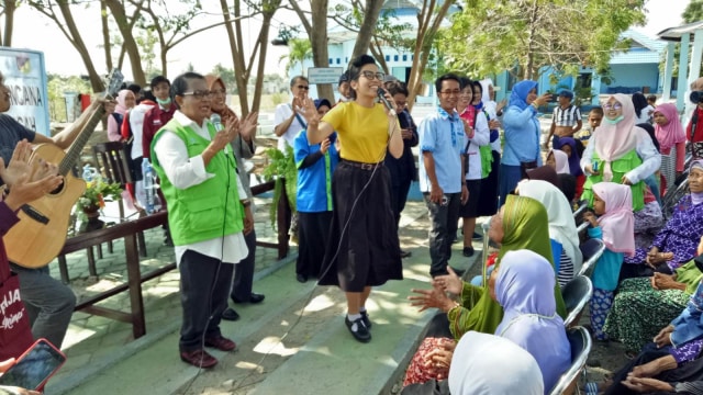 Menteri Pemberdayaan Perempuan dan Perlindungan Anak Yohana Yembise mengunjungi Panti Asuhan dan Lansia Al Kautsar di Kota Palu, Sulawesi Tengah. (Foto: Nabilla Fatiara/kumparan)