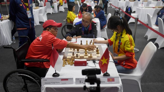 Atlet catur Indonesia bertanding di Asian Para Games 2018. (Foto:  ANTARA FOTO/Akbar Nugroho Gumay)