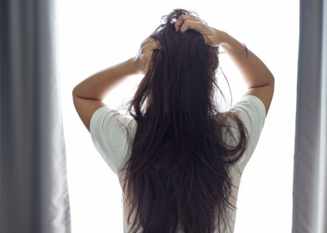 6 Trik Membuat Rambut Tipis Lebih Bervolume (2)