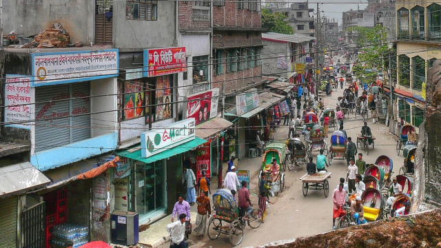 Kota Dhaka yang penuh becak di Bangladesh (Foto: Flickr/joiseyshowaa)