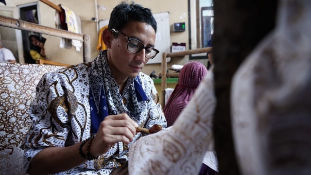 Sandiaga Uno di Paoman Art, Batik Paoman, Indramayu. (Foto: Dok. Tim Sandiaga Uno)