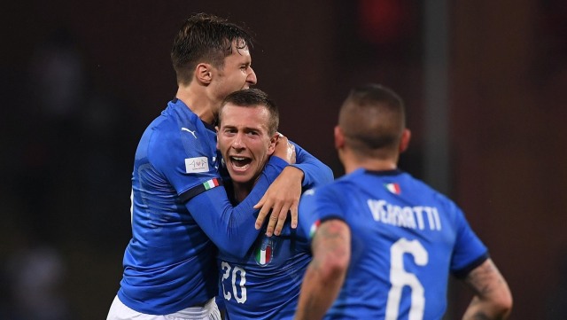 Federico Bernardeschi merayakan gol untuk Timnas Italia. (Foto: Reuters/Alberto Lingria)