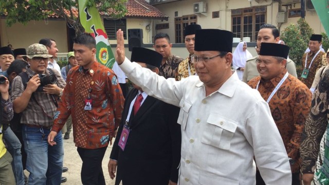 Prabowo Subianto di Pondok Pesantren Minhajurrosyidin, Pondok Gede, Jakarta Timur, Kamis (11/10/2018). (Foto: Rafyq Panjaitan/kumparan)