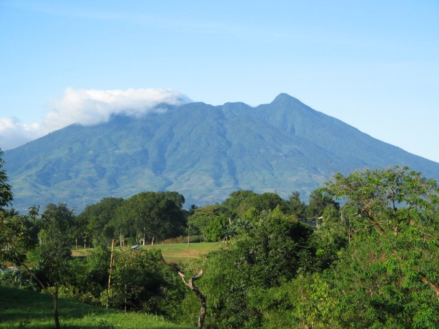 Panorama Gunung Salak, Jawa Barat Foto: Flickr / cipera1