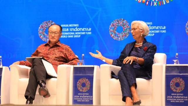 Presiden Grup Bank Dunia Jim Yong Kim (kiri) dan Direktur Pelaksana IMF Christine Lagarde (kanan) saat menjadi narasumber dalam acara The Bali Fintech, Kamis (11/10/2018). (Foto: Helmi Afandi/kumparan)