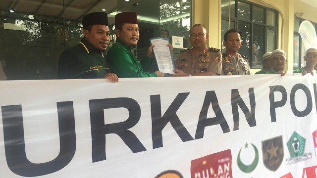 Konfederasi Pemuda Indonesia berikan dukungan kepada KPK dan Polri di Mabes Polri. (Foto: Andreas Ricky/kumparan)