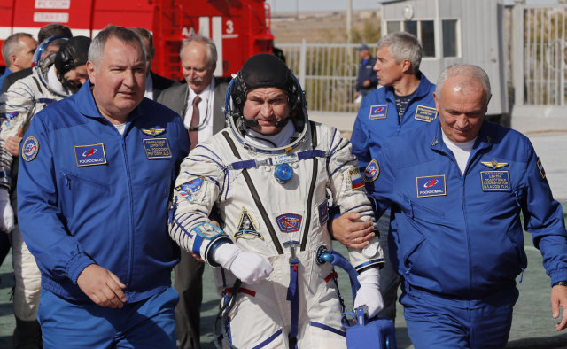 Alexey Ovchinin, kosmonaut Rusia yang jadi kru di Roket Soyuz. Foto: Yuri Kochetkov/Pool via Reuters