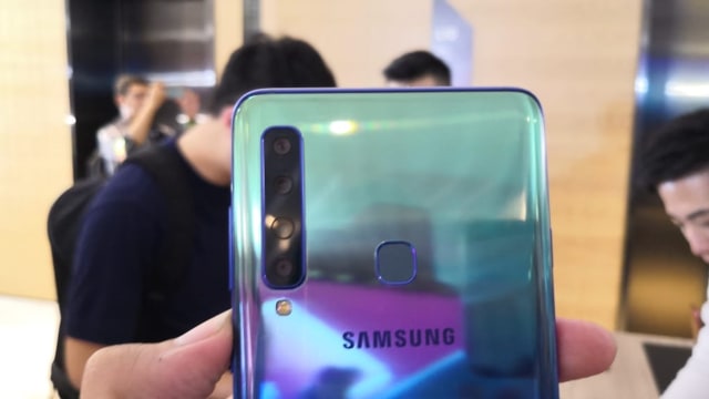 Smartphone Samsung Galaxy A9 (2018). (Foto: Bianda Ludwianto/kumparan)