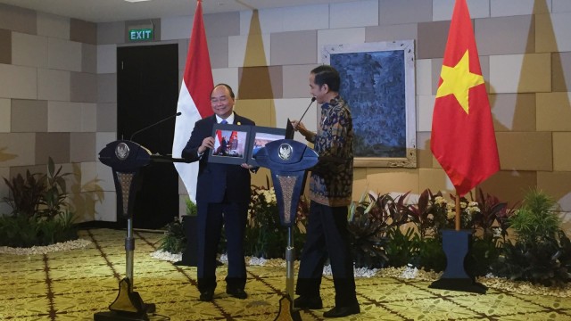 Presiden Jokowi dan Perdana Menteri Vietnam Nguyen Xuan Phuc di Bali. (Foto: Ema Fitriyani/kumparan)