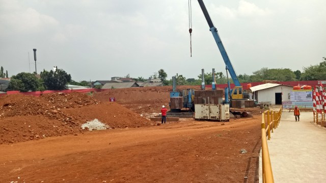 Proyek pembangunan tower untuk program rumah DP Rp 0 Klapa Village di Pondok Kelapa, Jakarta Timur (Foto: Nabilla Fatiara/kumparan)