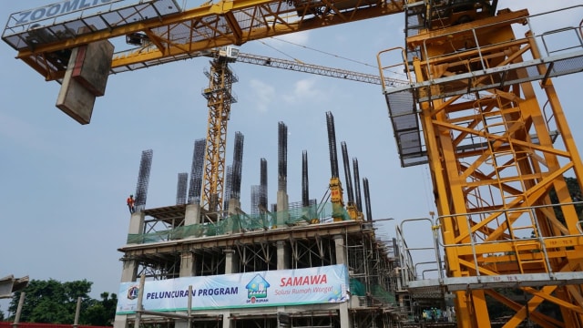 Proyek pembangunan tower untuk program rumah DP Rp 0 Klapa Village di Pondok Kelapa, Jakarta Timur (Foto: Iqbal Firdaus/kumparan)