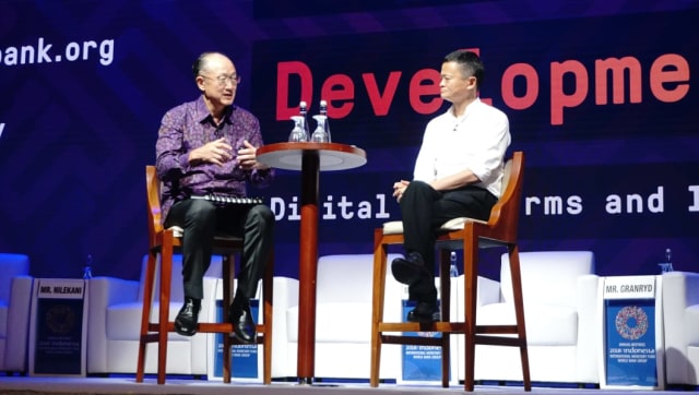 Presiden Bank Dunia Jim Yong Kim (kiri) dan CEO Alibaba Jack Ma (kanan) saat diskusi tentang Digital Platform and Innovation. (Foto: Helmi Afandi Abdullah/kumparan)