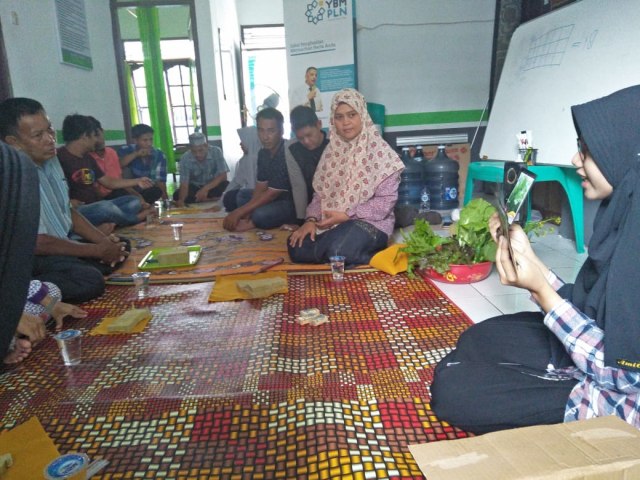 Para Pasien Rumah Singgah Dihibur dengan Pelatihan Cocok Tanah Hidroponik (3)