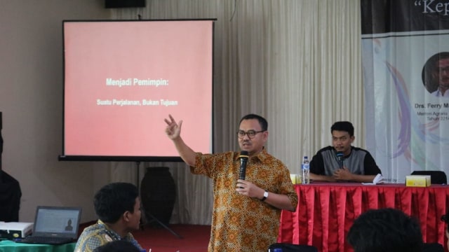 Sudirman Said memberikan materi dalam Seminar Kebangsaan 'Kepemimpinan di Era Milenial' di Sleman,Yogyakarta. (Foto: dok. istimewa)