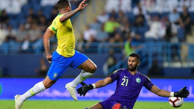 Pertandinga Brasil melawan Arab Saudi. (Foto: REUTERS/Waleed Ali)