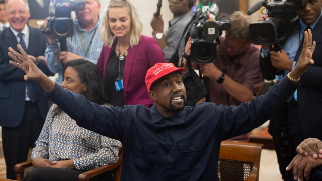 Kanye West di Gedung Putih, Washington DC, Amerika Serikat. (Foto: AFP/SAUL LOEB)