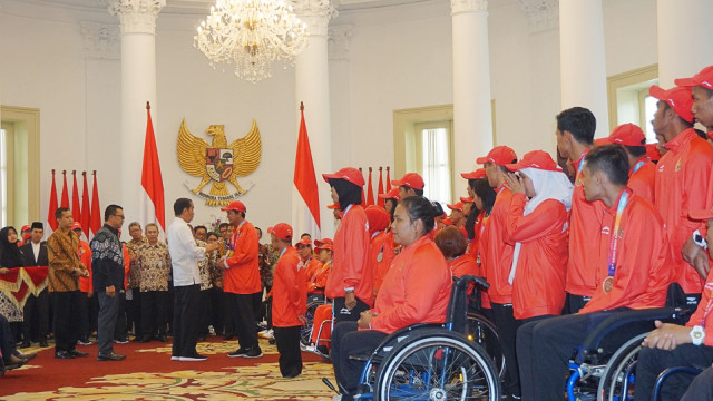 Jokowi bagikan bonus ke 95 Atlet Asian Para Games di Istana Bogor, Sabtu (13/10/2018). (Foto: Yudhistira Amran Saleh/kumparan)