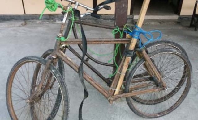 Petani ini Ditangkap Saat Angkut Kayu Curian dengan Sepeda Pancal