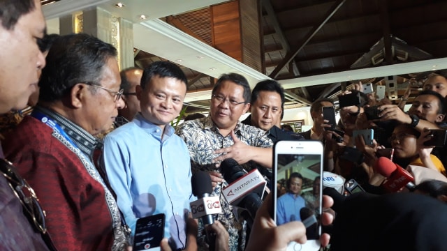 Jack Ma (tengah) bertemu Pemerintah Indonesia di Nusa Dua, Bali, Sabtu (13/10/2018). (Foto: Ema Fitriyani/kumparan)
