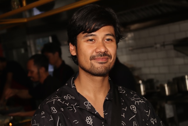 Chicco Jerikho tersenyum (Foto: Munady)