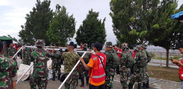 TNI Dirikan Hunian Sementara Bagi Pengungsi di Balaroa, Palu Barat (Foto: Puspen TNI)