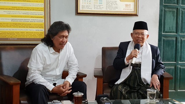 Ma'ruf Amin dan Emha Ainun Nadjib di Yogyakarta. (Foto: Dok. Tim Media Ma'ruf Amin)