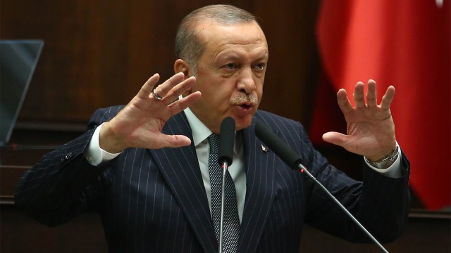 Presiden Turki Recep Tayyip Erdogan berbicara dalam pertemuan kelompok parlementer partainya di Grand National Assembly of Turkey (GNAT) di Ankara. (Foto: Adem Altan / AFP)