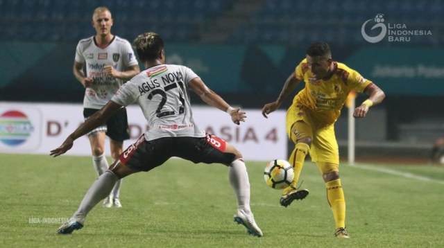Agus Nova di laga Sriwijaya FC vs Bali United. (Foto: Dok. Liga Indonesia)