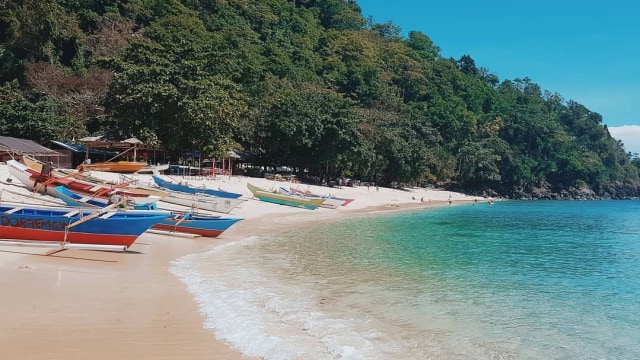 Pantai Pulisan (Foto: Instagram/@tarinaminusta)