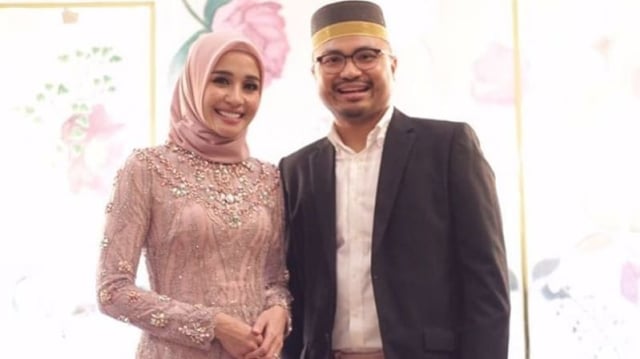 Sudah Bertunangan, 7 Artis Indonesia Ini Batal Menikah (1)
