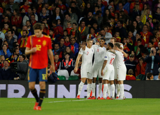 Para pemain Inggris merayakan gol ke gawang Spanyol. (Foto: Marcelo Del Pozo/Reuters)