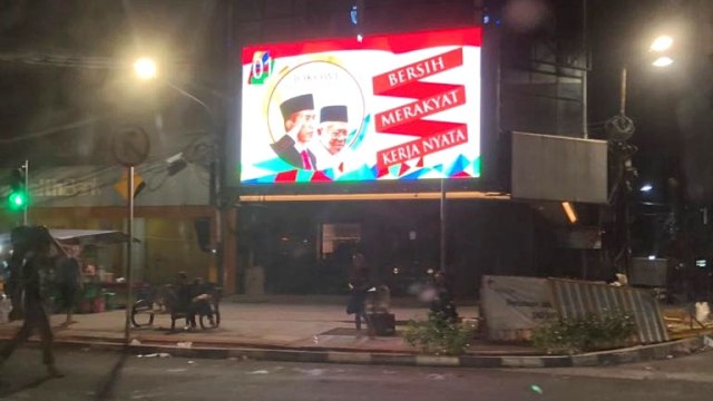 Videotron Jokowi-Ma'ruf yang diduga langgar kampanye. (Foto: Dok. Sahroni)