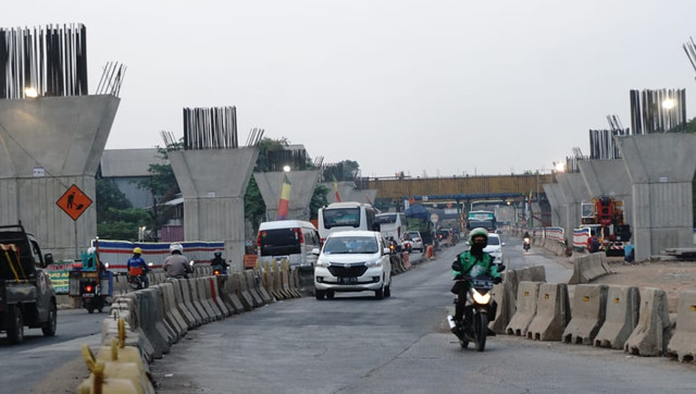 Suasana proyek jalan Tol Cibitung-Cilincing. Foto: Helmi Afandi Abdullah/kumparan