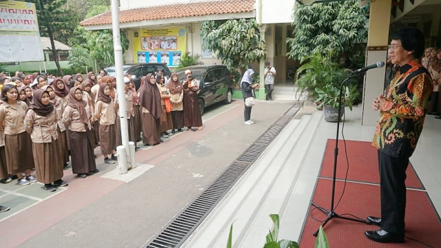 Seto Mulyadi memberikan pengarahan kepada siswa SMAN 87 Jakarta Selatan, Rabu (17/10/2018). (Foto: Jamal Ramadhan/kumparan)
