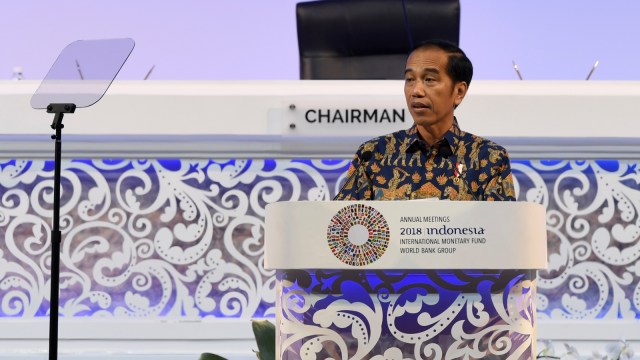 Presiden Jokowi menyampaikan pidato sambutan pada Pertemuan Tahunan IMF-World Bank 2018 di Nusa Dua, Bali. (Foto: ANTARA FOTO/ICom/AM IMF-WBG/Puspa Perwitasari)