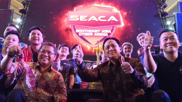 Menkominfo Rudiantara dan Kepala Bekraf Triawan Munaf di acara pembukaan SEACA. (Foto: Bianda Ludwianto/kumparan)