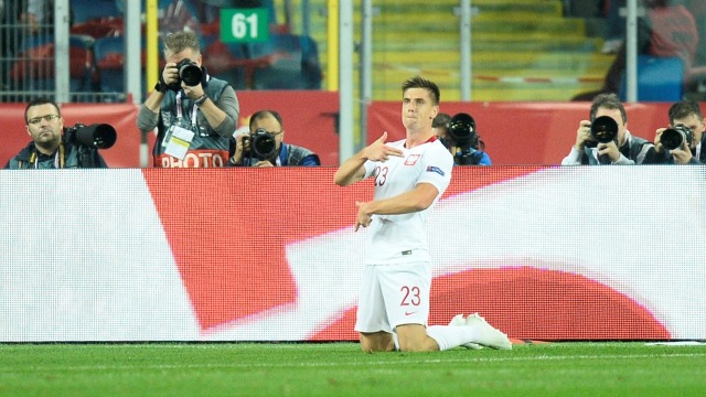 Krzysztof Piatek merayakan gol untuk Timnas Polandia. (Foto: Reuters/Radoslaw Jozwiak)