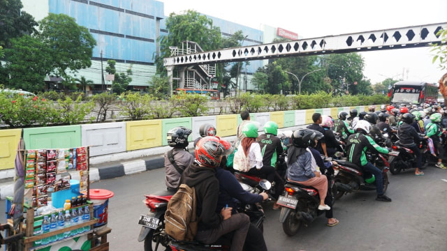 Suasana lalu lintas di Pasar Minggu, Jakarta Selatan, Rabu (17/10/2018). (Foto: Nugroho Sejati/kumparan)