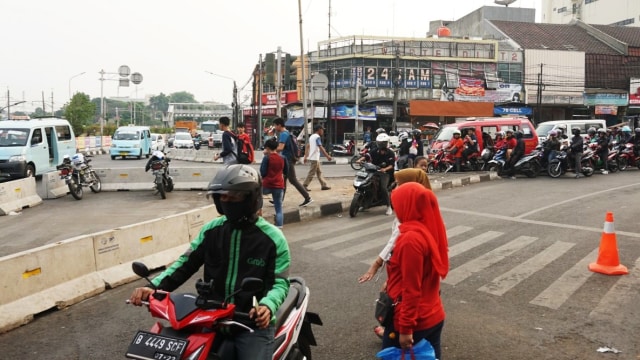 Suasana lalu lintas di Pasar Minggu, Jakarta Selatan, Rabu (17/10/2018). (Foto: Nugroho Sejati/kumparan)