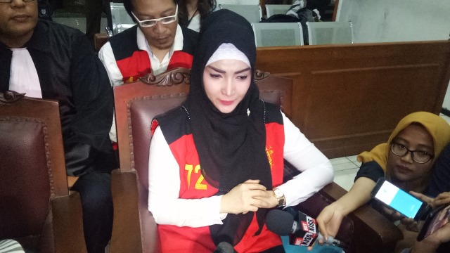 Roro Fitria di Pengadilan Negeri Jakarta Selatan. (Foto: Aria Pradana/kumparan)