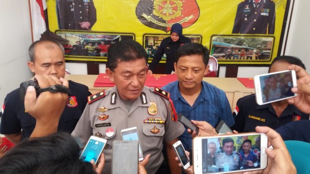 Polisi Amankan 15 Pelaku Sindikat Narkoba Surabaya, Rabu (17/10). (Foto: Phaksy Sukowati/kumparan)