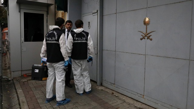 Polisi Turki geledah Konsulat Saudi di Istanbul (Foto: Huseyin Aldemir/Reuters)