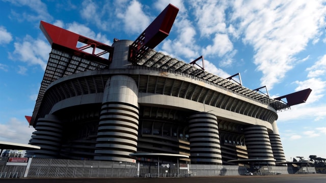 Oleh pendukung Milan, stadion ini disebut San Siro, oleh suporter Inter, ia disebut Giuseppe Meazza. (Foto: AFP/Miguel Medina)
