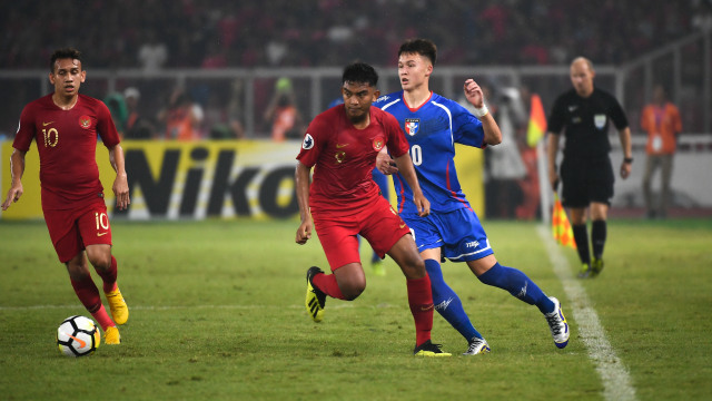 Striker Timnas U-19, Rafli Mursalim (9),  berlaga saat melawan Taiwan U-19 dalam Piala Asia U-19 di Stadion Utama Gelora Bung Karno, Kamis (18/10). (Foto: Dok. AFC)