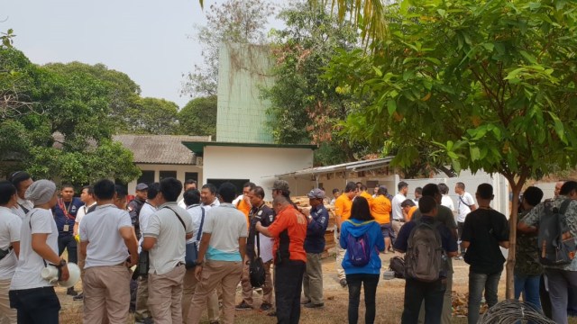 Rekonstruksi kasus peluru nyasar ke Gedung DPR di Lapangan Tembak Senayan, Jumat (19/10/2018). (Foto: Fadjar Hadi/kumparan)