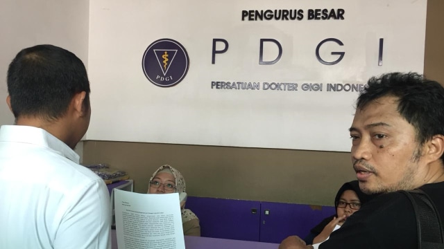 Tim DPN Syarikat 98 di Kantor PDGI adukan Hanum Rais terkait kasus Hoax Ratna Sarumpaet, Jumat (19/10/2018). (Foto: Reki Febrian/kumparan)