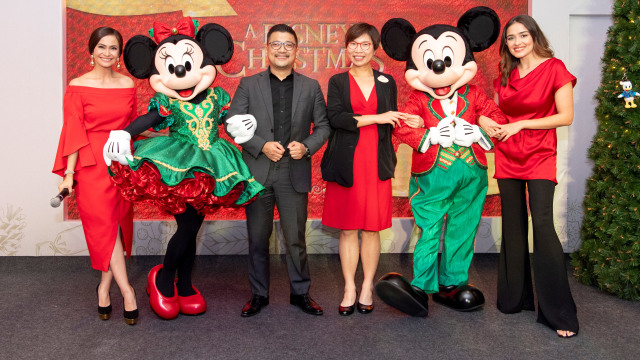 Sam Chan, Senior Manager HKDL bersama Kantoro Permadi, General Manager Marketing Communication Grand Indonesia, Yasmin Wildblood dan Ersa Mayori. (Foto: Hong Kong Disneyland)